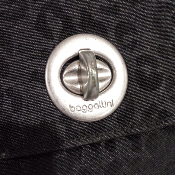 🖤 Baggallini Beijing Black Nylon Crossbody Messenger Travel Bag Cheetah Print - Picture 3 of 8